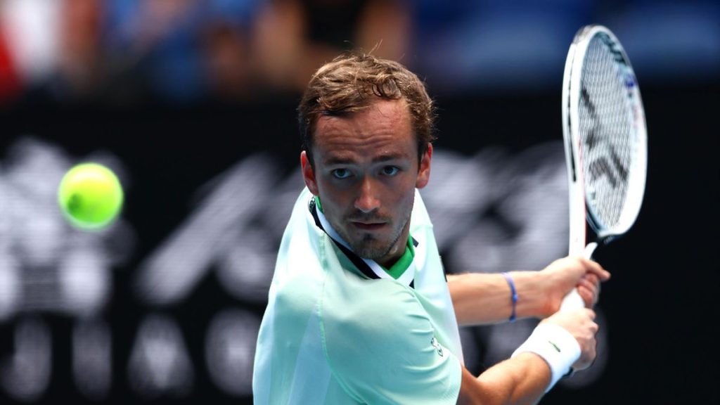 Daniil Medvedev Vào Vòng Hai, Than Thở Về Lịch Thi Đấu "Bất Khả Thi"