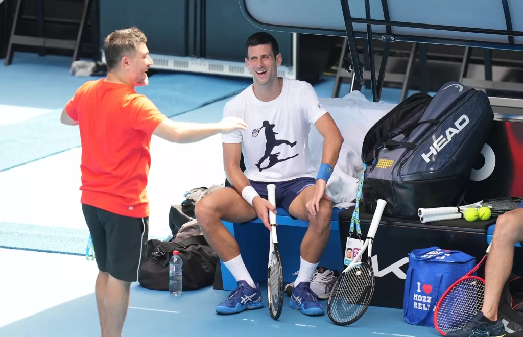 Mối Nguy Có Thực Hay Là Tấm Gương Xấu: Chuyên Gia Australia Bàn Về Chuyện Với Djokovic
