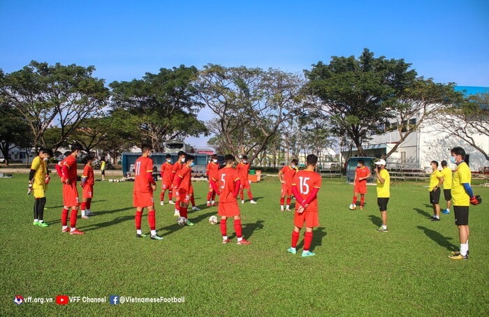 U23 Việt Nam 'Nín Thở' Trước Đại Chiến Thái Lan: Quân Bầu Đức Đi Ô Tô Cứu Nguy
