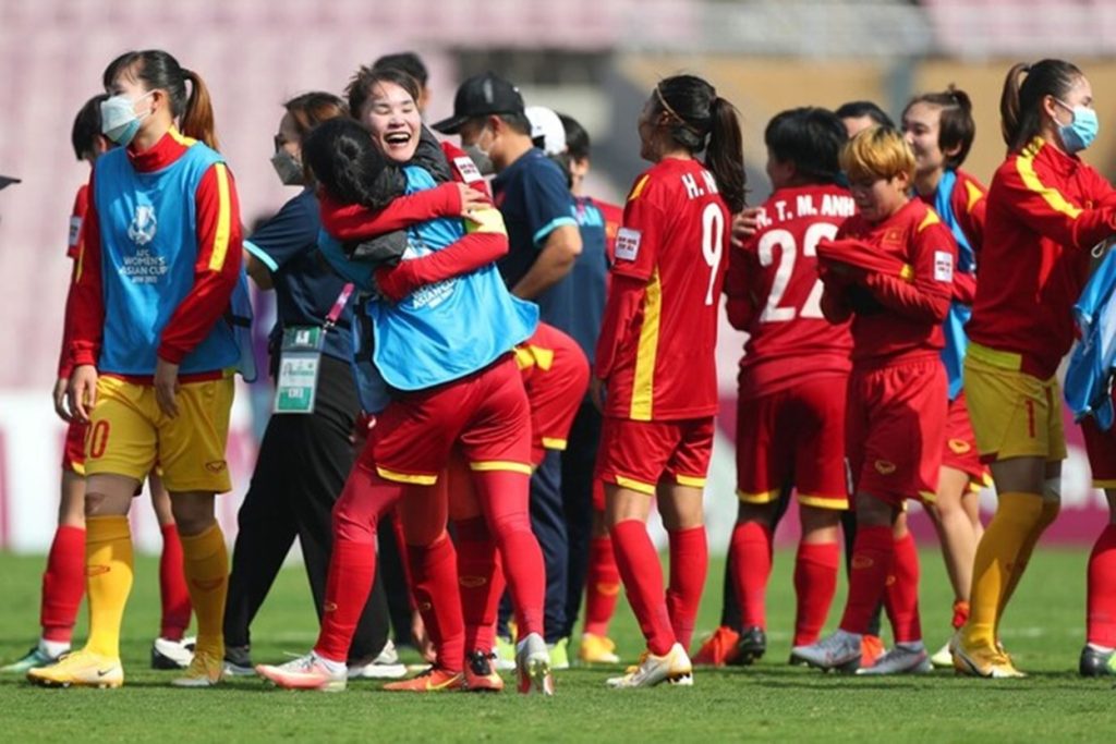 Khoảnh Khắc Dễ Thương Hiếm Thấy Của Các Cô Gái Vàng Việt Nam Trên Hành Trình Giành Vé World Cup