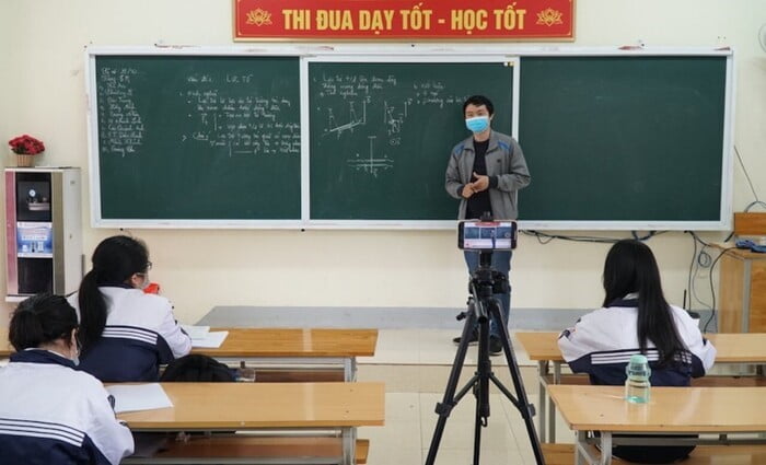 Thứ Trưởng Bộ Gd&Đt: '1 Học Sinh F0, Cả Lớp Phải Nghỉ Học Là Máy Móc'