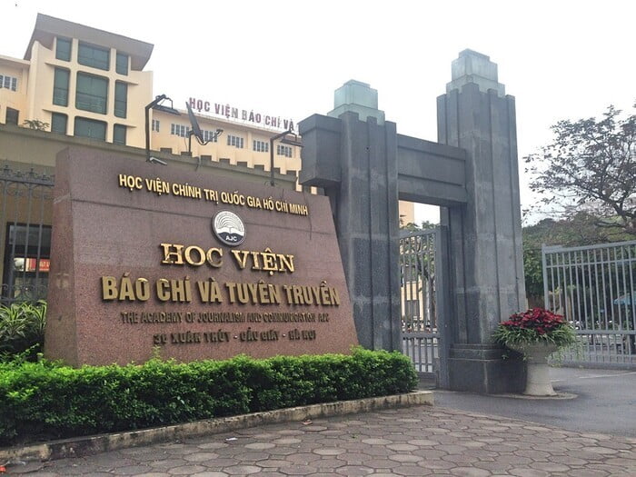 Một Trường Đại Học Thông Báo Tiếp Tục Học Online Trước Ngày Đi Học Lại, Sinh Viên Choáng Vì Vừa Cọc Nhà