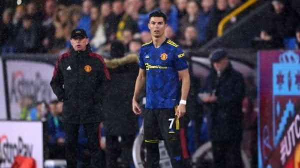 Mu Văng Khỏi Top 4, Ronaldo Lại Giận Dỗi Bỏ Vào Đường Hầm