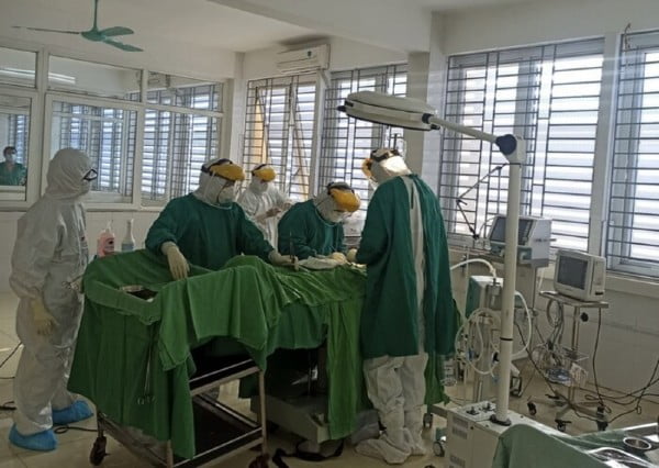 Bệnh Nhân Bị Viêm Ruột Thừa Mắc Covid-19 Được Cứu Sống Thành Công
