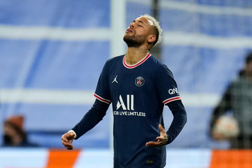 Ấn Phẩm Pháp Viết Neymar Sắp Thành Kẻ Nghiện Rượu