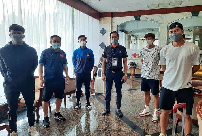 Bất Ngờ Với Thành Tích Học Tập Của Hậu Vệ Phan Tấn Tài