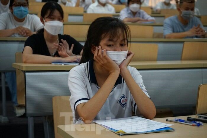 Sai Sót Đề Thi Đánh Giá Năng Lực: Đhqg Chấm Điểm Tối Đa Cho Tất Cả Thí Sinh