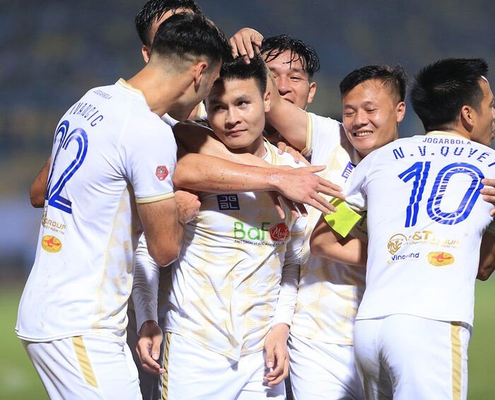 Quang Hải Chơi Mờ Nhạt Trong Trận Đấu Chia Tay V.league