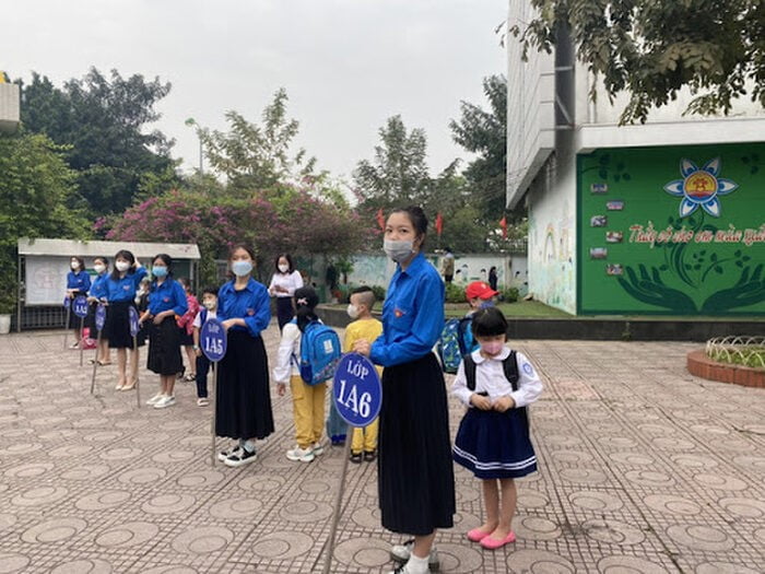 Học Sinh Lớp 1 Tại Hà Nội Lần Đầu Được Đến Trường