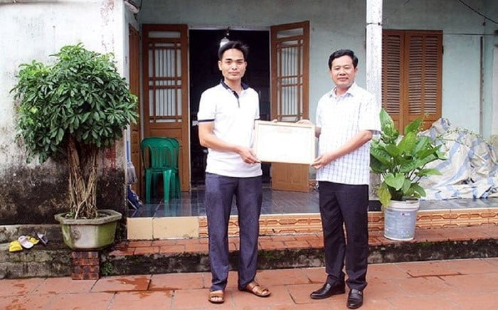 Khen Thưởng 'Người Hùng' Cứu Xe Máy Mất Phanh Đang Đổ Đèo Ở Tam Đảo