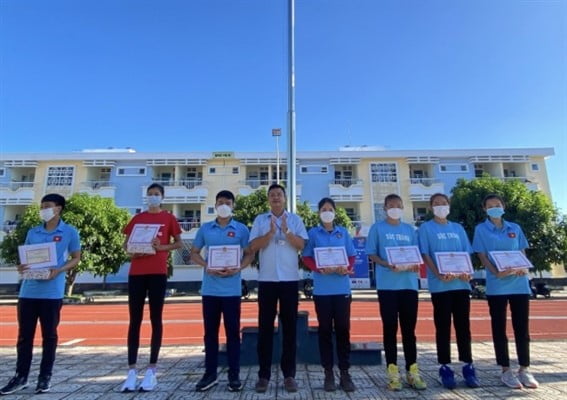 Trung Tâm Hlttqg Cần Thơ Khen Thưởng Các Vđv Đạt Danh Hiệu Học Sinh Giỏi Năm Học 2021- 2022