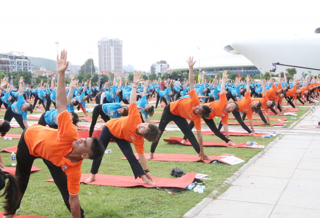 3.000 Người Tham Gia Đồng Diễn Yoga Tại Quảng Ninh