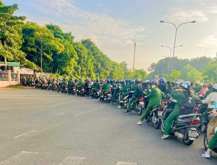 Sinh Viên Học Quân Sự Với Ý Thức Tuyệt Vời Như Thế Này Đây!