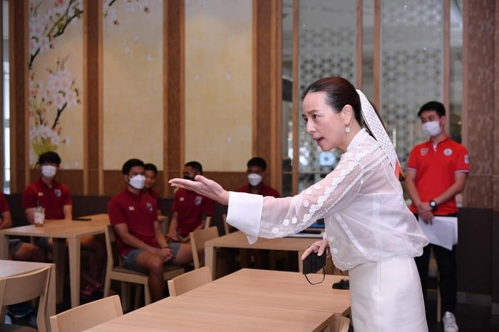Tỷ Phú Madam Pang Sụp Đổ Tham Vọng Trước Tài Nghệ Và Bản Lĩnh Của Hlv Gong