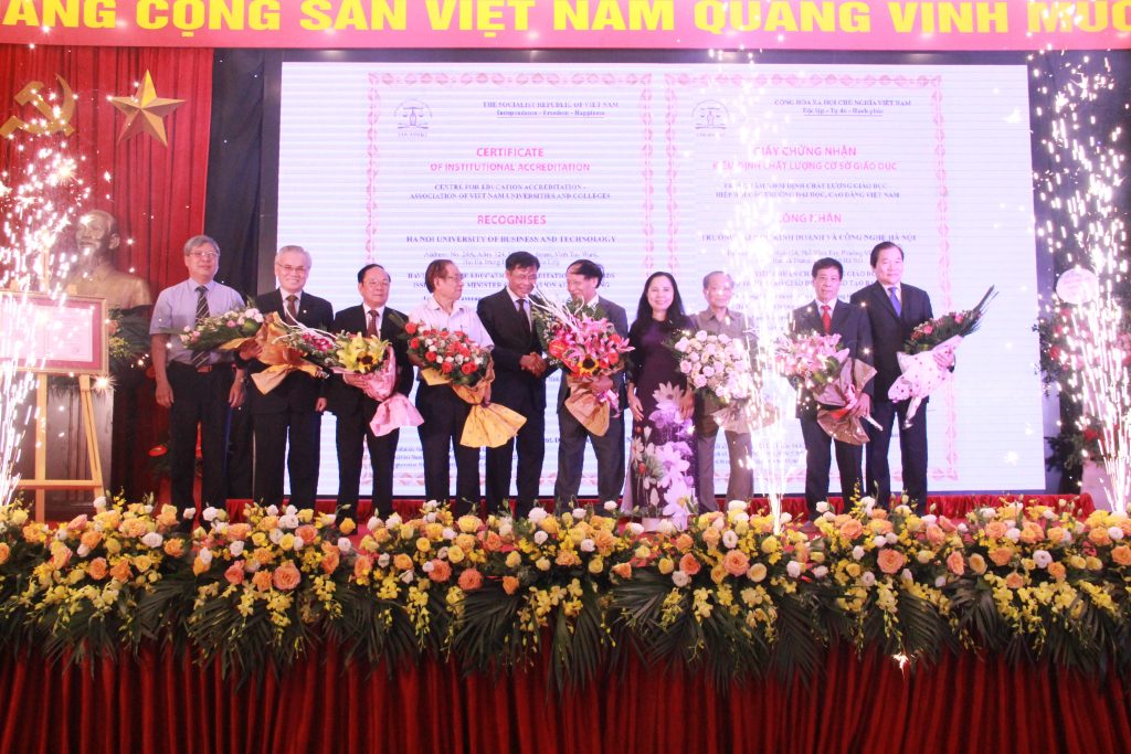 Lễ Công Bố Quyết Định Và Trao Giấy Chứng Nhận Kiểm Định Chất Lượng Cơ Sở Giáo Dục Đại Học Cho Trường Đại Học Kinh Doanh Và Công Nghệ Hà Nội