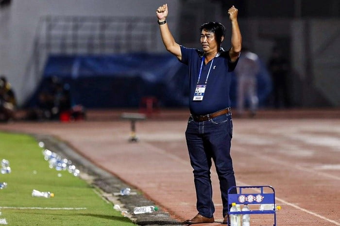Theo Thông Tin Của Saostar, Lãnh Đạo Clb Tphcm Không Muốn Hlv Trần Minh Chiến Từ Chức Và Động Viên Ông Tiếp Tục Làm.
