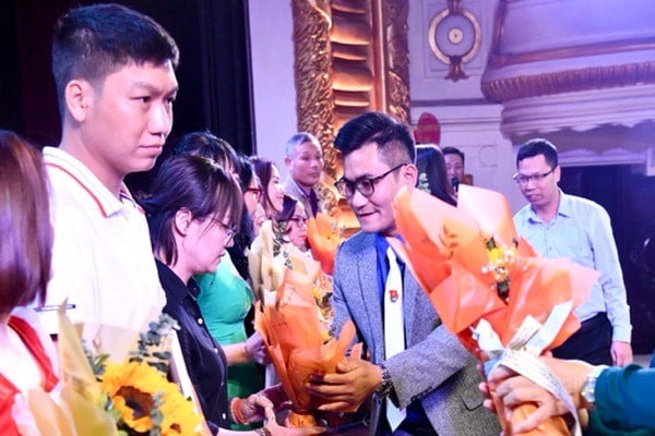 Bộ Vhttdl Trao Giải Cuộc Thi Ảnh “Nét Đẹp Phụ Nữ Ngành Văn Hóa, Thể Thao Và Du Lịch”