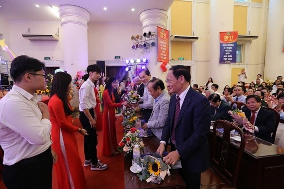 Đại Học Kinh Doanh Và Công Nghệ Hà Nội Long Trọng Tổ Chức Lễ Kỷ Niệm 40 Năm Ngày Nhà Giáo Việt Nam