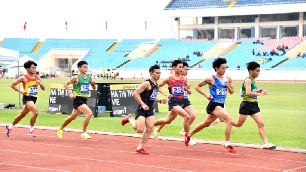 Nguyễn Trung Cường Tiếp Tục Phá Kỉ Lục Đại Hội Trên Đường Chạy 5.000M Nam