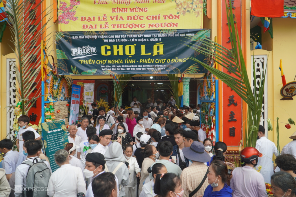 Người Sài Gòn Đi Chợ Bằng Lá Thay Tiền