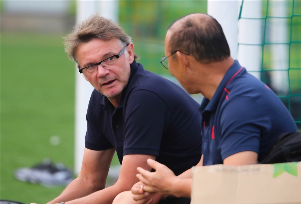 "Phù Thủy Trắng" Troussier: Kỳ Vọng Lớn Vào Tân Thuyền Thưởng
