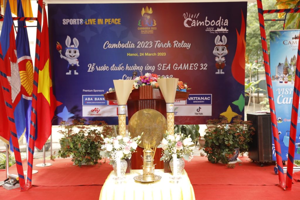 Ngọn Đuốc Sea Games 32 Được Thắp Lên Tại Việt Nam