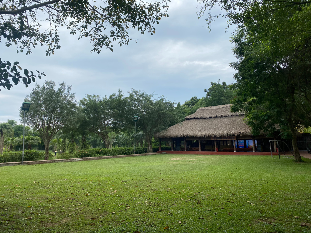 Nghiêng Mảnh Đồi