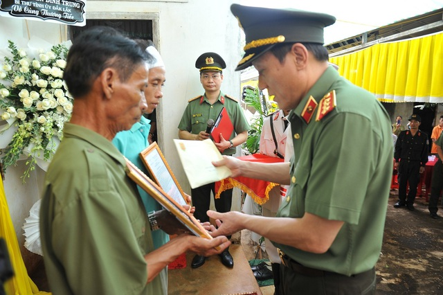 Cấp Bằng Tổ Quốc Ghi Công Cho 6 Liệt Sĩ Hy Sinh Tại Đắk Lắk