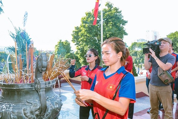 Vđv, Hlv Trung Tâm Hlttqg Hà Nội Dâng Hương Tưởng Nhớ Các Anh Hùng Liệt Sĩ