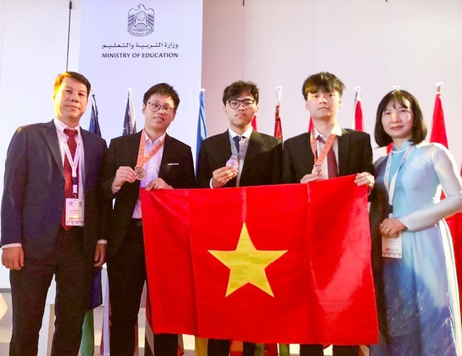 Ba Thí Sinh Việt Nam Giành Huy Chương Olympic Sinh Học Quốc Tế Năm 2023