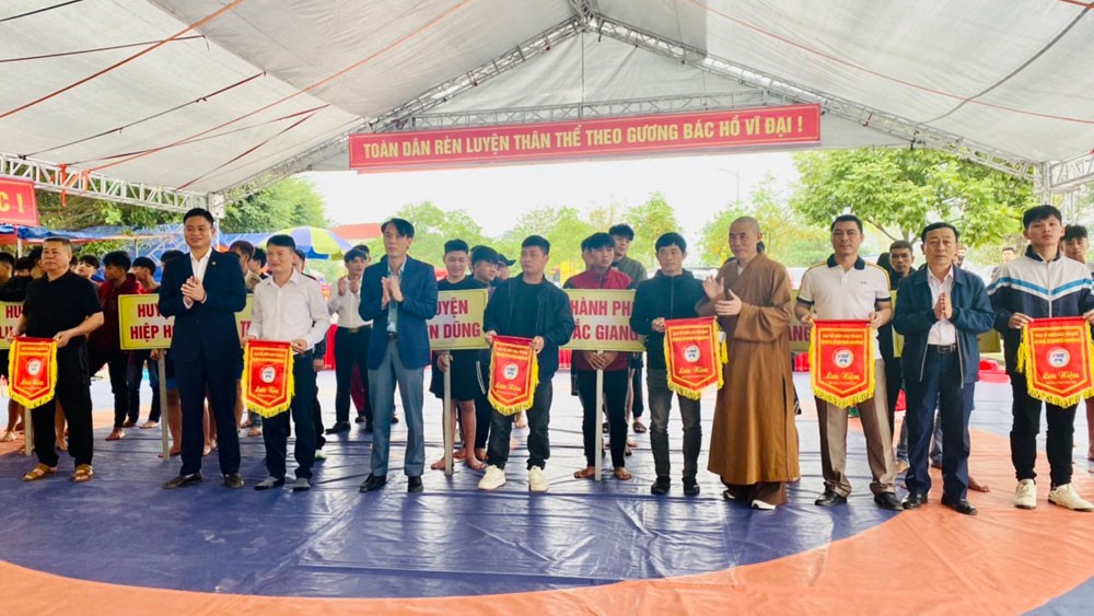 Hơn 100 Vđv Tranh Tài Giải Vô Địch Vật Dân Tộc, Vật Tự Do Tỉnh Bắc Giang