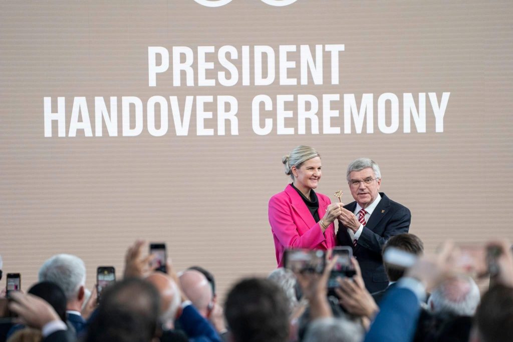 Ioc Bước Sang Kỷ Nguyên Mới: Kirsty Coventry Chính Thức Kế Nhiệm Thomas Bach Làm Chủ Tịch Ủy Ban Olympic Quốc Tế