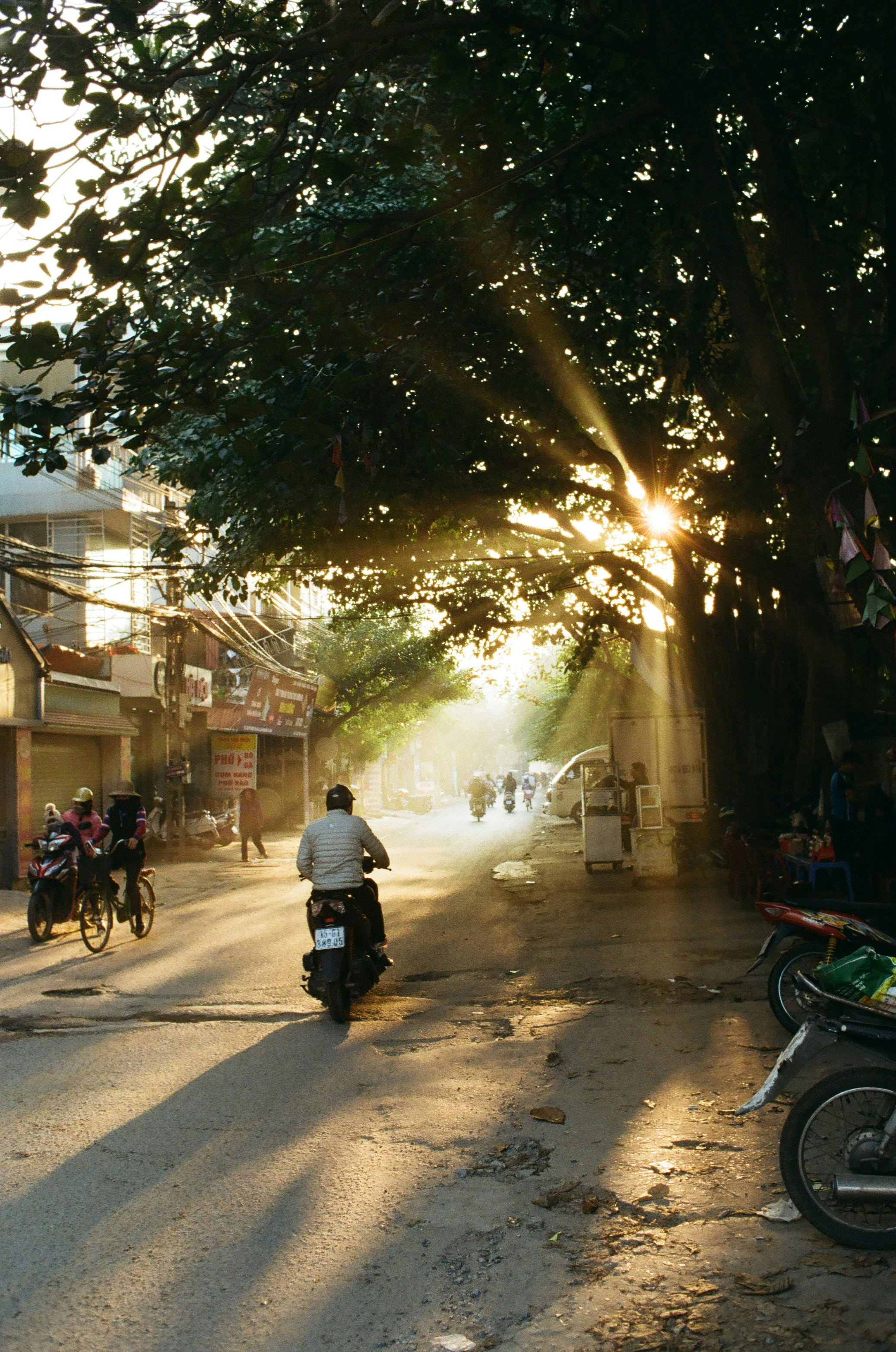 GÓC PHỐ NHỎ, BÌNH YÊN GIỮA LÒNG THÀNH PHỐ LỚN