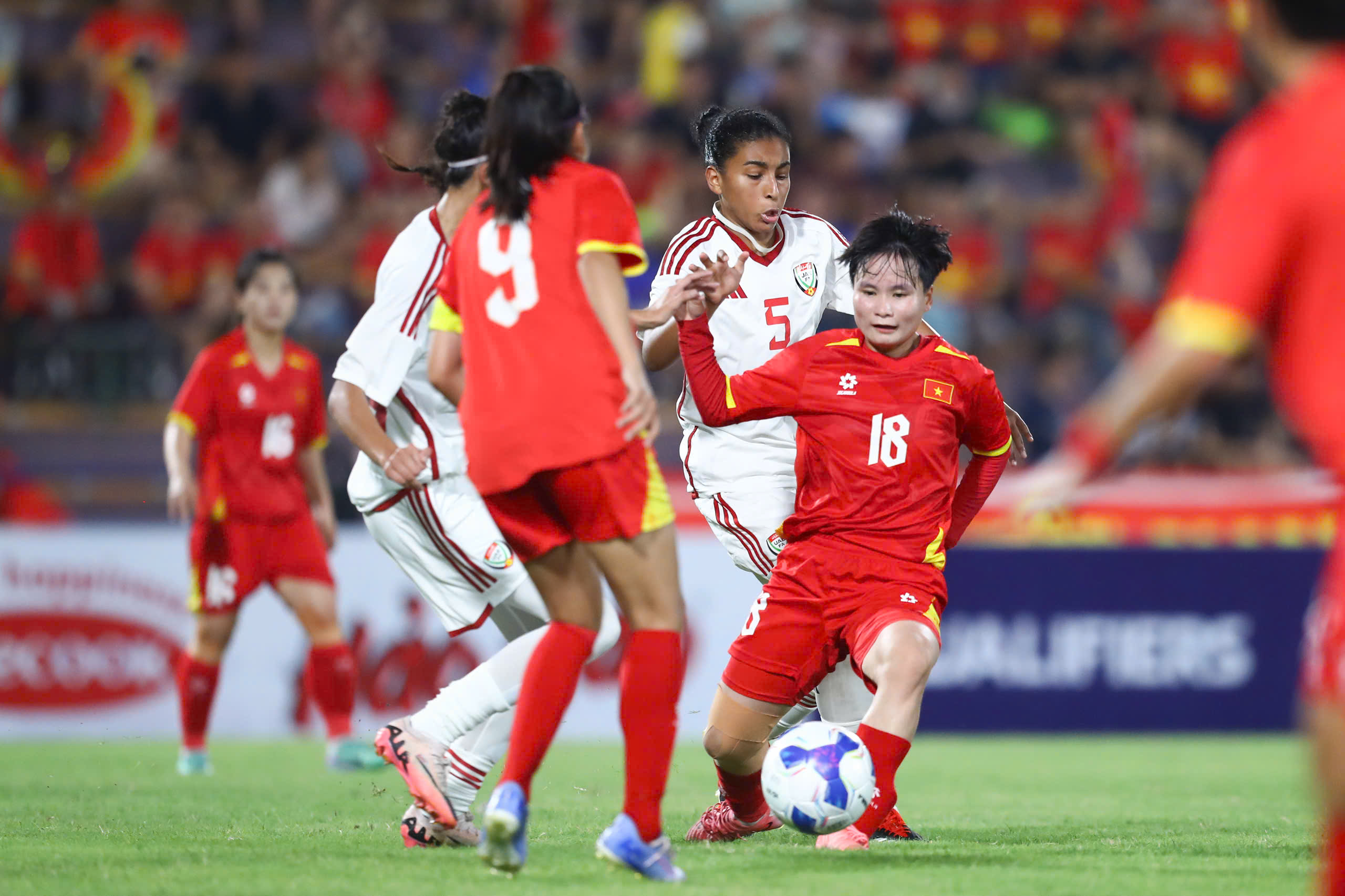 Tuyển Nữ Việt Nam “ăn mừng ngọt” với 600 triệu – Mai Đức Chung đặt mục tiêu World Cup