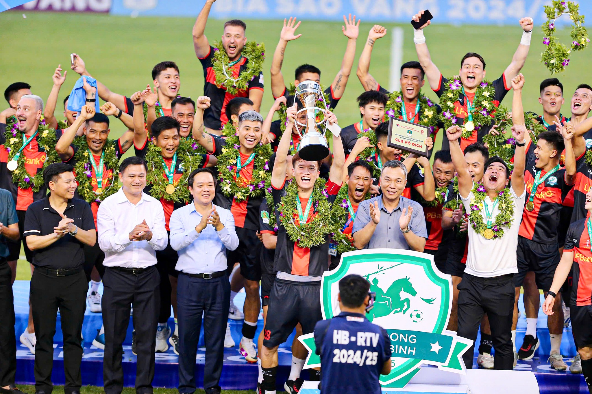 Ninh Bình FC “đại phẫu” lực lượng trước thềm V-League 2025/26