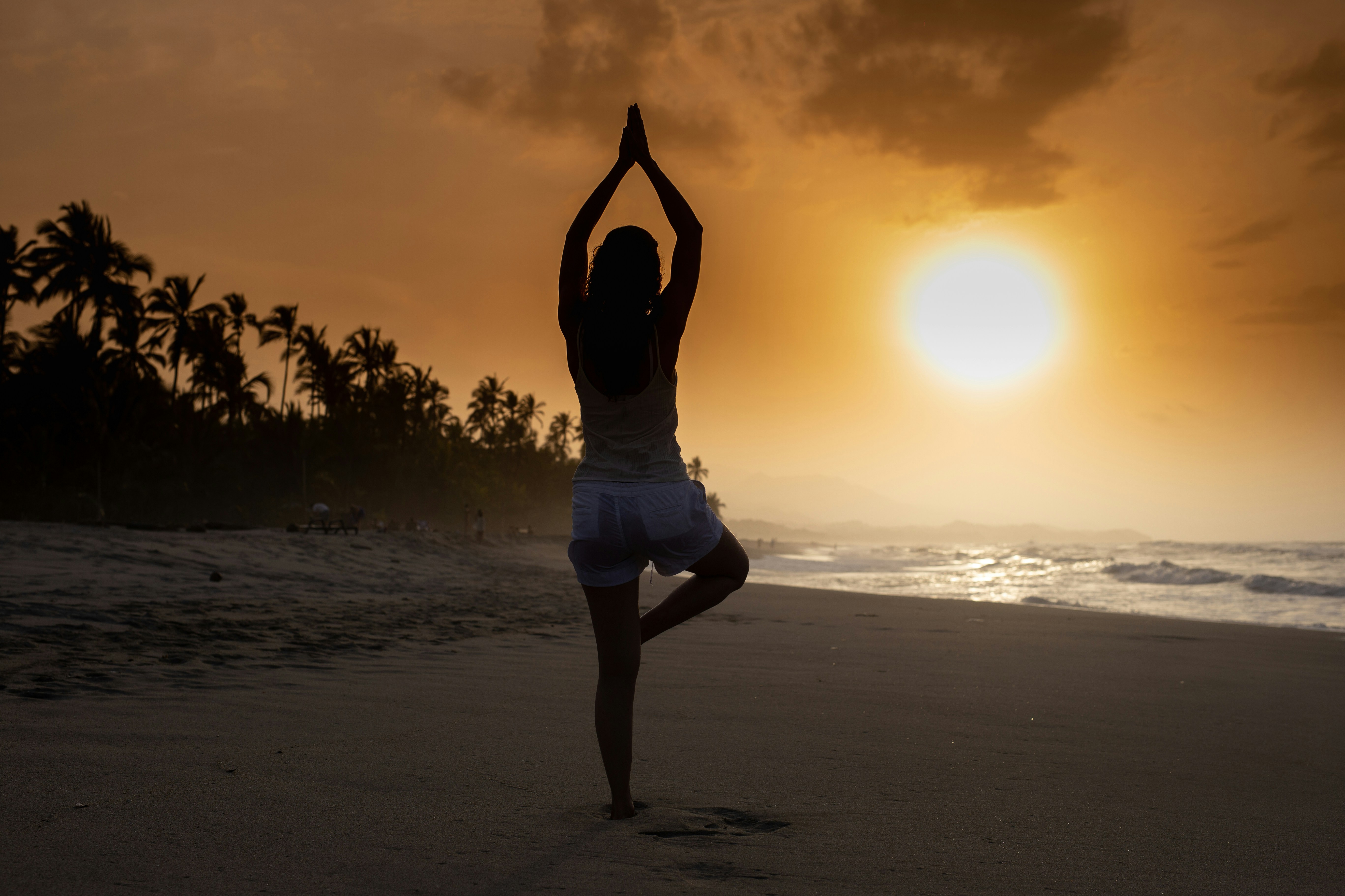 Ngày 1 – Đánh Thức Cơ Thể và Tâm Trí Với 15 Phút Yoga Buổi Sáng