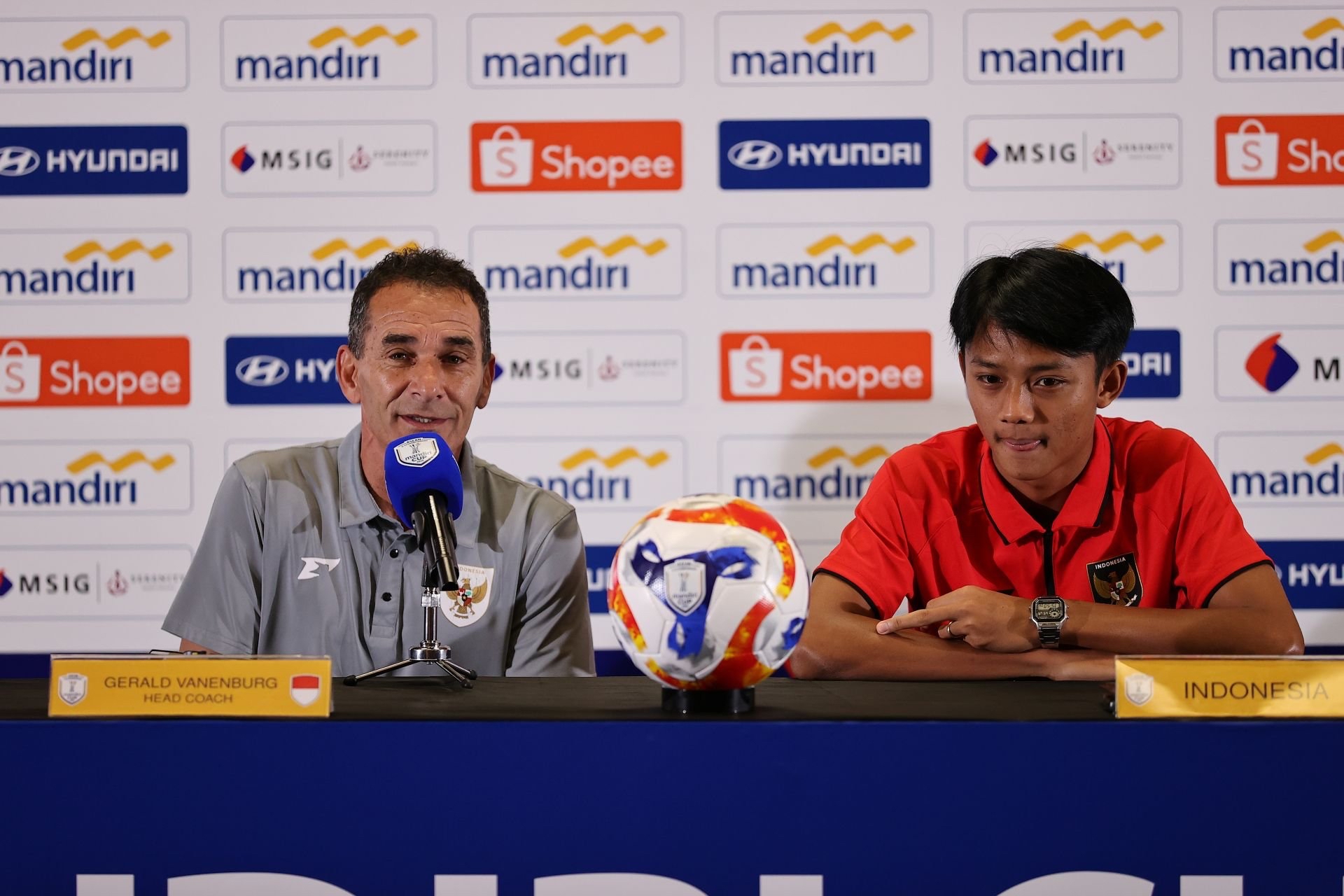 HLV Gerald Vanenburg chia tay U23 Indonesia sau thất bại cay đắng tại chung kết Đông Nam Á