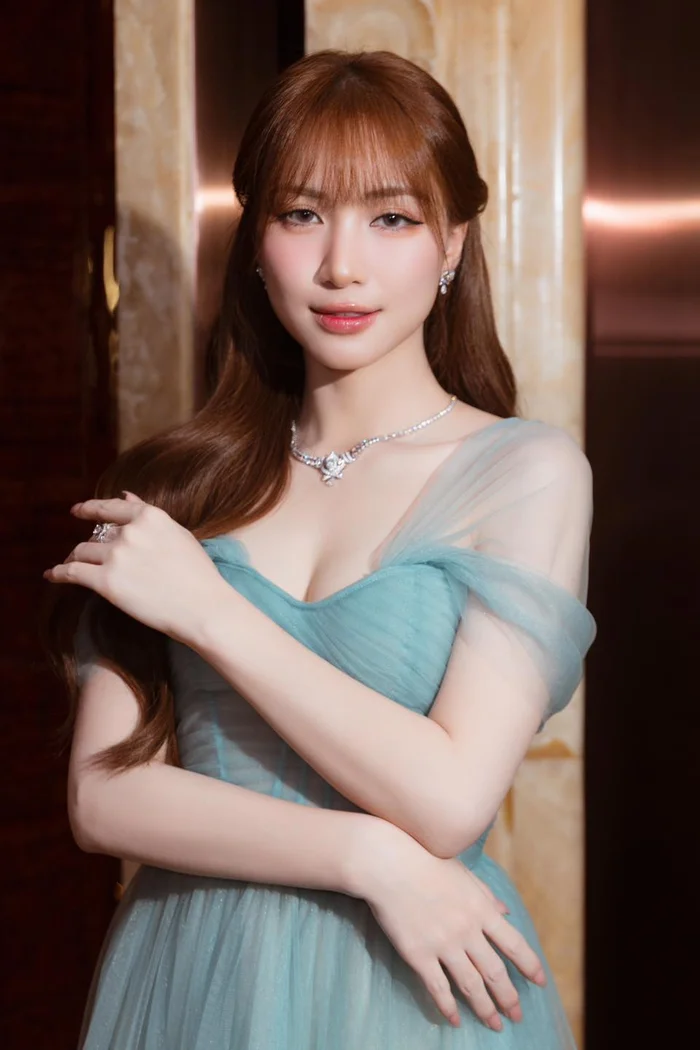 Hòa Minzy ủng hộ 50 triệu đồng cho nhân dân Cuba, lan tỏa tinh thần nhân ái