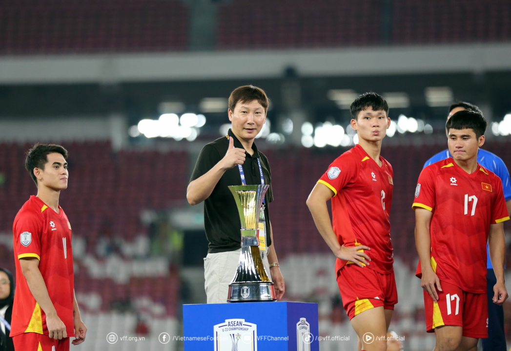 HLV Kim Sang Sik và thế hệ vàng mới của bóng đá Việt Nam: Khi may mắn song hành cùng tài năng