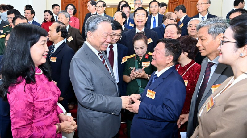 Trí Thức, Nhà Khoa Học, Văn Nghệ Sĩ: Ngọn Lửa Tiên Phong Dẫn Lối Dân Tộc