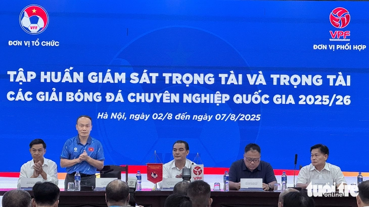 Tập huấn trọng tài V.League 2025-2026: Sẵn sàng cho mùa giải chuyên nghiệp và công bằng hơn