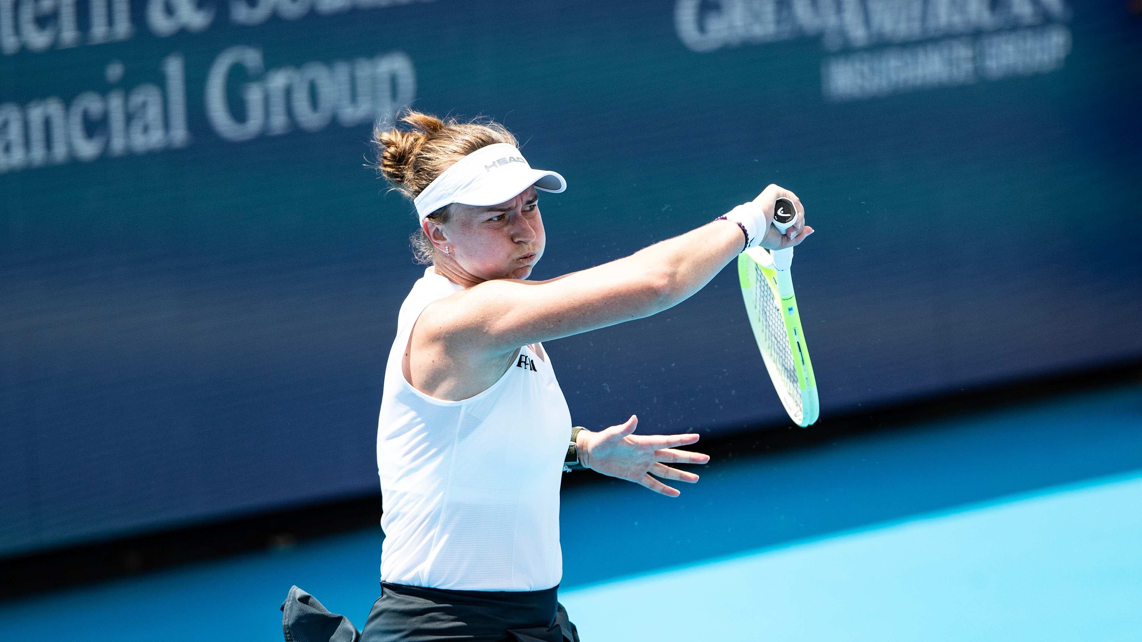 Krejcikova chật vật vượt qua tài năng trẻ 17 tuổi để giành vé vào vòng 3 Cincinnati Open 2025