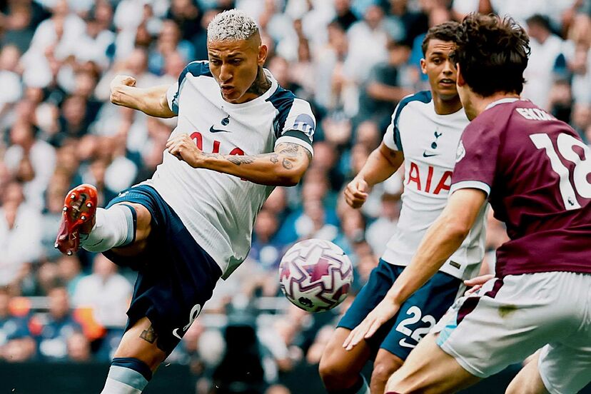 Richarlison ghi bàn bằng cú xe đạp chổng ngược đẹp mắt mở màn Ngoại hạng Anh