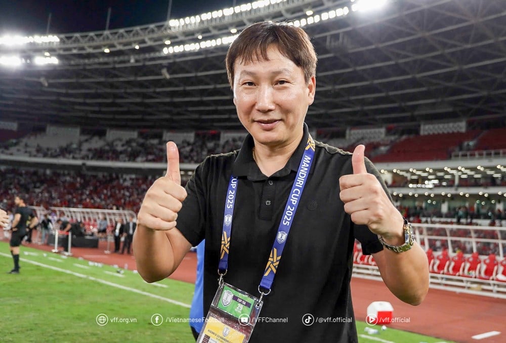 “Chiến thuật khăn tắm” và giấc mơ World Cup 2030: HLV Kim Sang Sik truyền lửa cho tuyển Việt Nam
