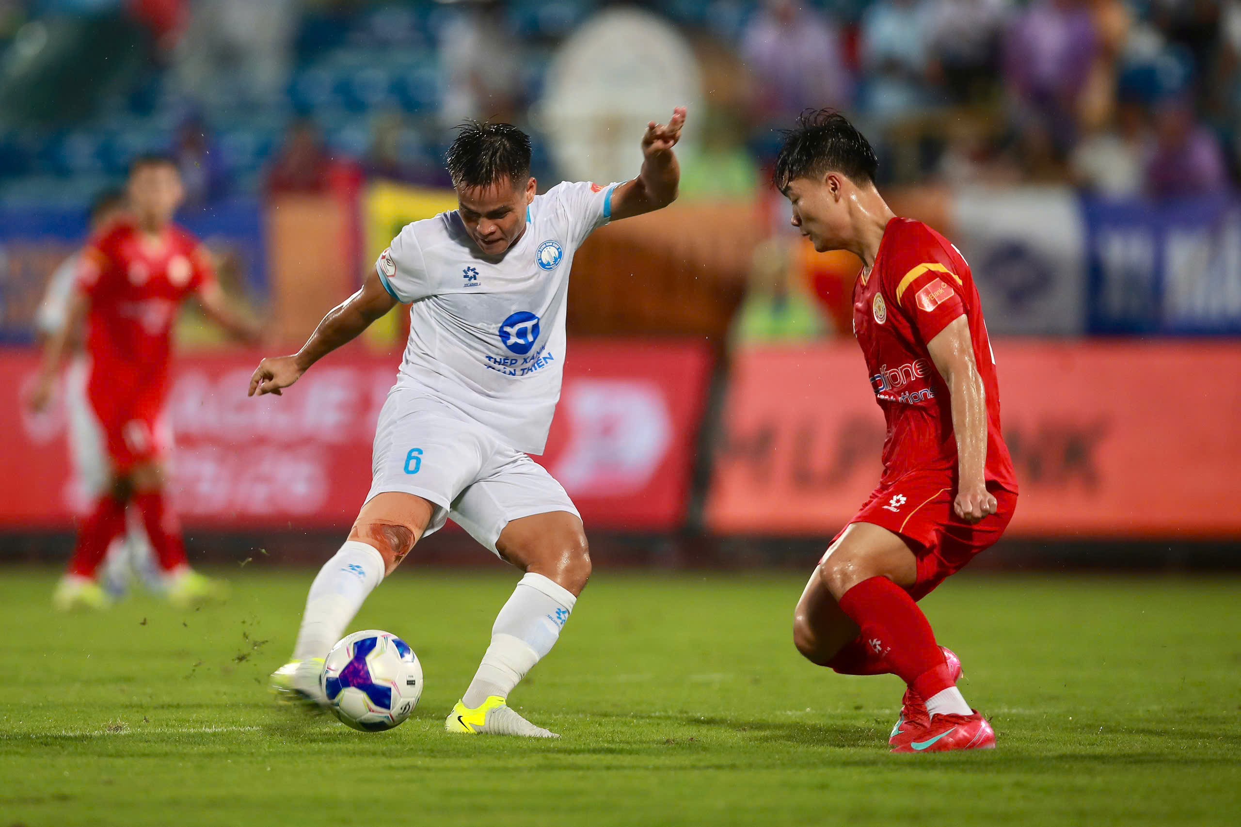 Kịch tính V.League: Nam Định thắng ngược, Hải Phòng phô diễn sức mạnh