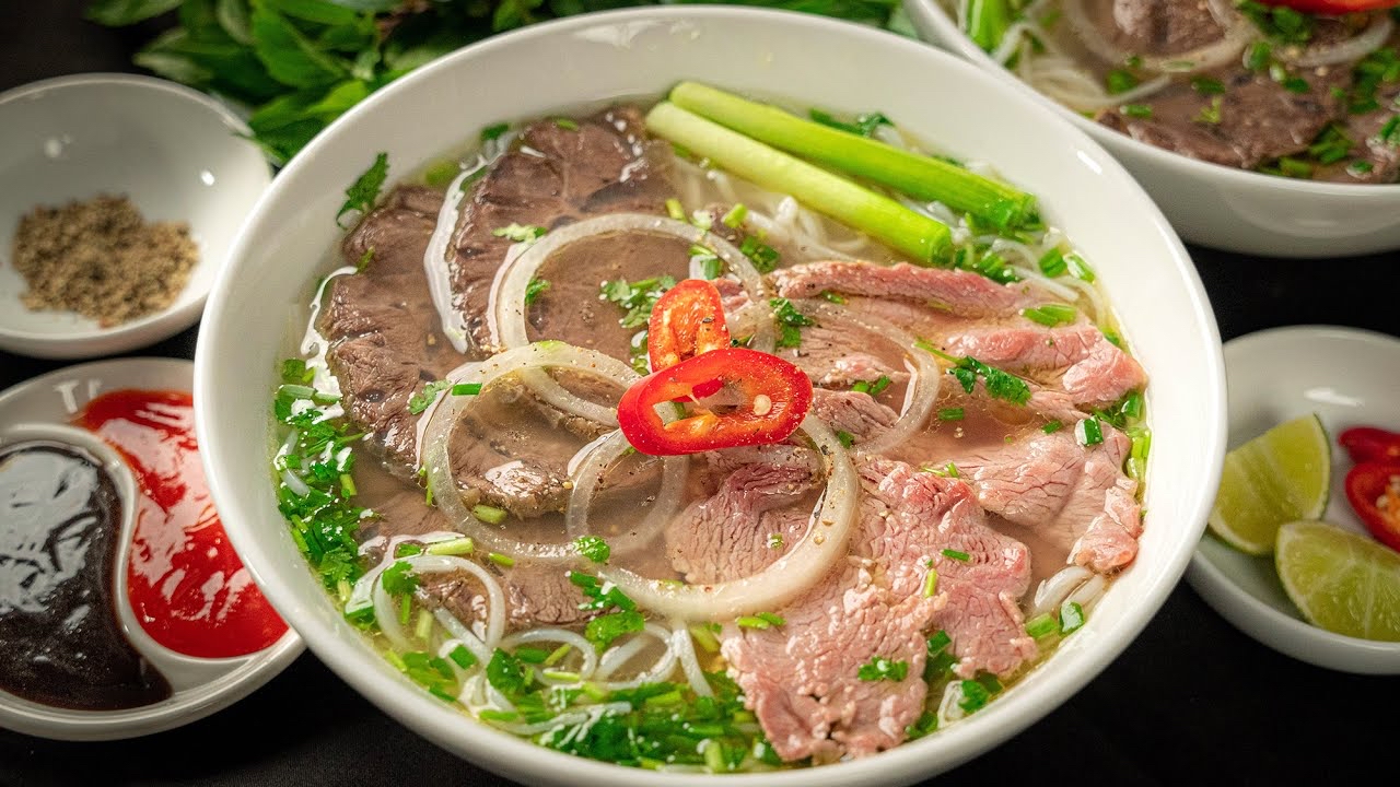 Bún, phở – “khoái khẩu” của người Việt nhưng có nên ăn liên tục?