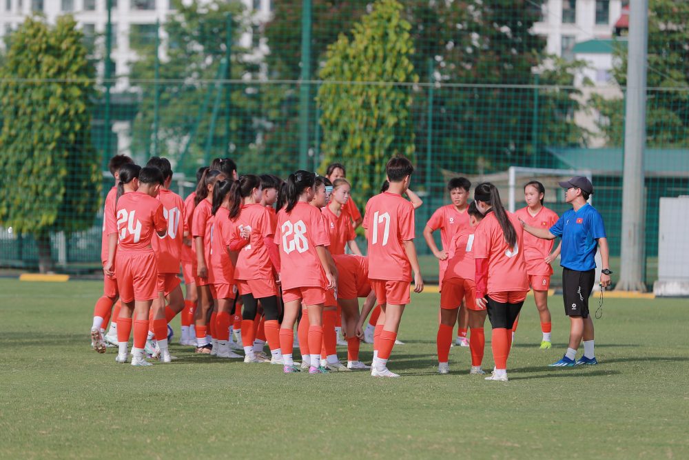 U16 nữ Việt Nam sẵn sàng chinh phục giải U16 nữ Đông Nam Á 2025 dưới sự dẫn dắt của HLV Okiyama Masahiko