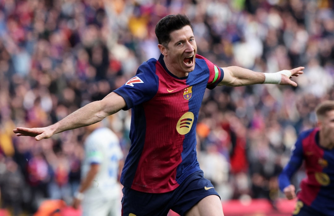 Lewandowski từ chối Saudi Arabia, Dani Olmo lọt tầm ngắm Tottenham
