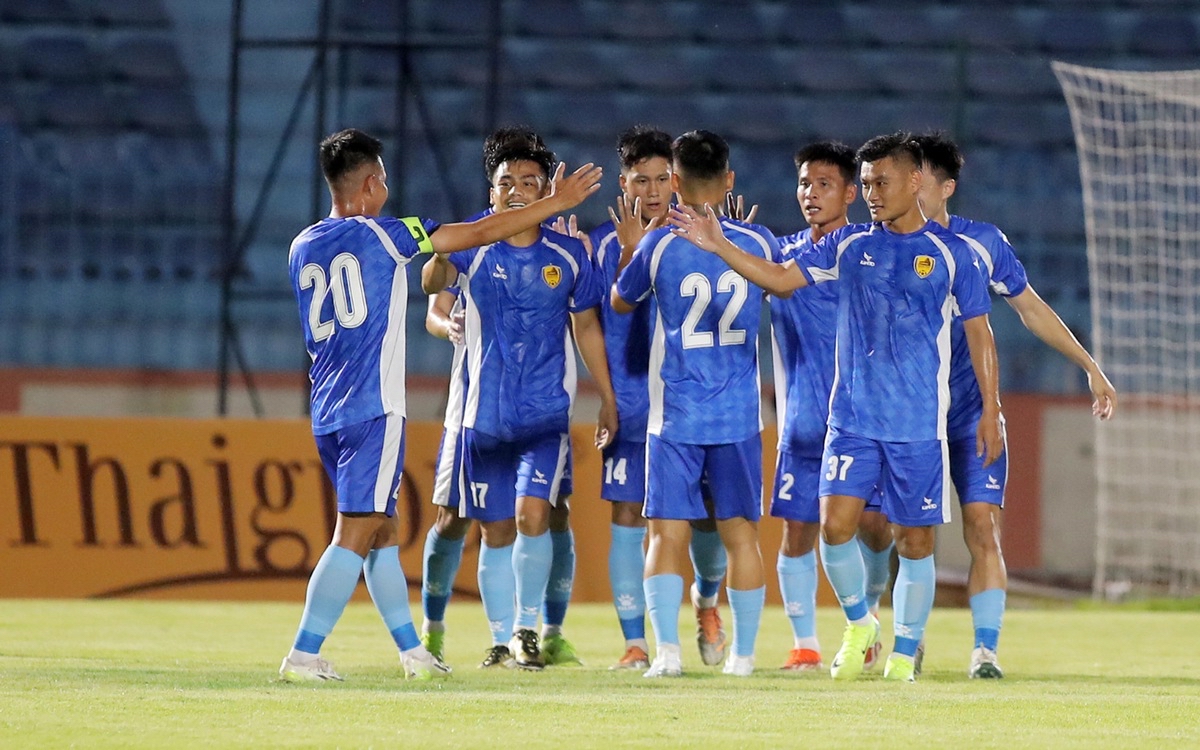 V-League và bài học từ Buriram: Khi bóng đá không chỉ là cuộc chơi trên sân