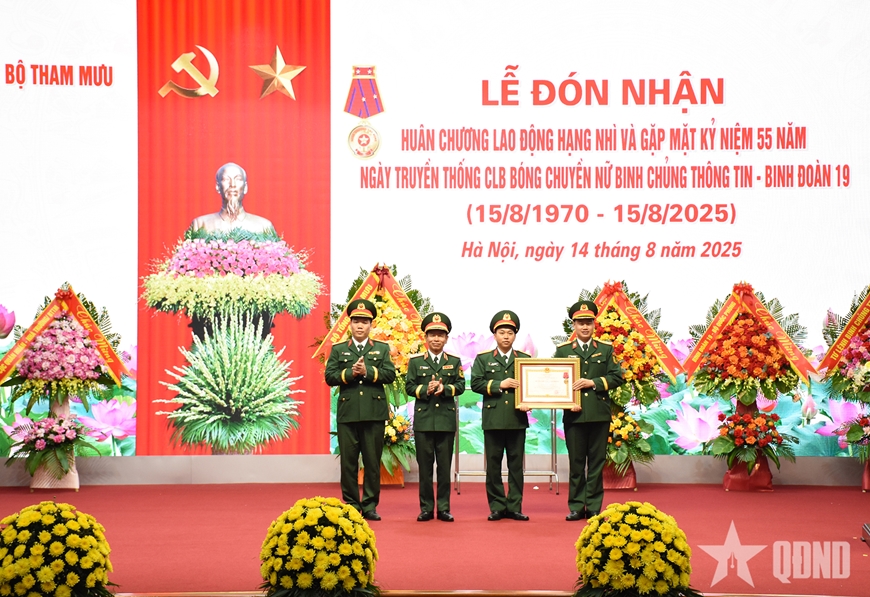 CLB bóng chuyền nữ Binh chủng TTLL kỷ niệm 55 năm và đón Huân chương Lao động hạng Nhì